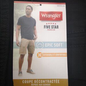 NWT Wrangler 5 Star Premium Epic Soft Men's Size 36/10 Plain Black Cargo Shorts